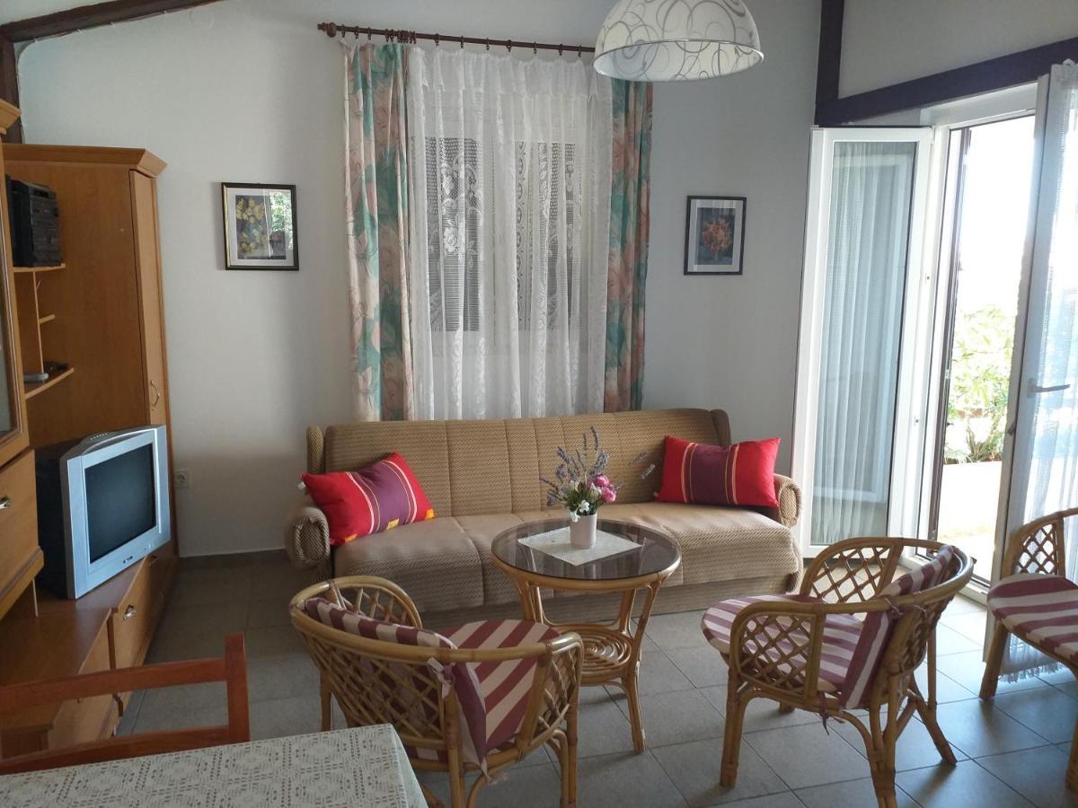 Beachfront House Nada - Happy Rentals Karlobag Kültér fotó