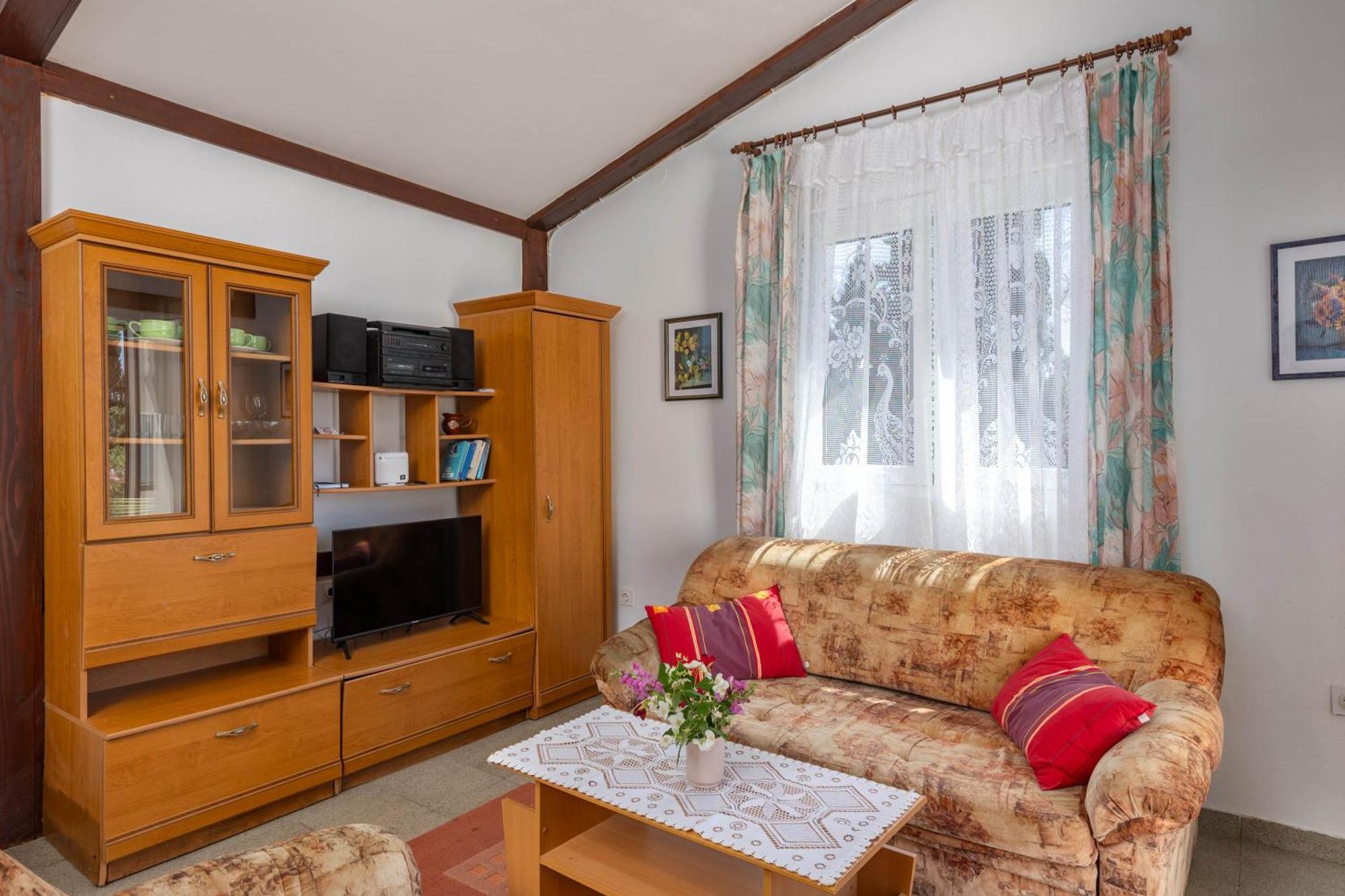 Beachfront House Nada - Happy Rentals Karlobag Kültér fotó